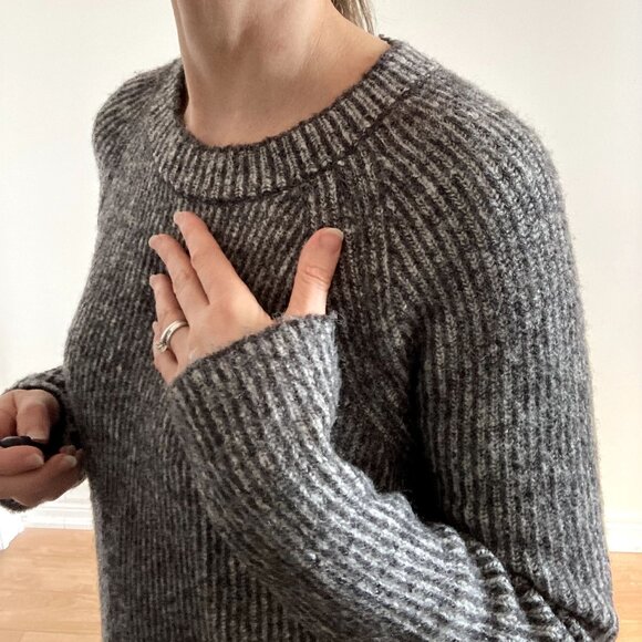 Women's Gray Long Sleeve Winter Knit Sweater Size S - Picture 5 of 6